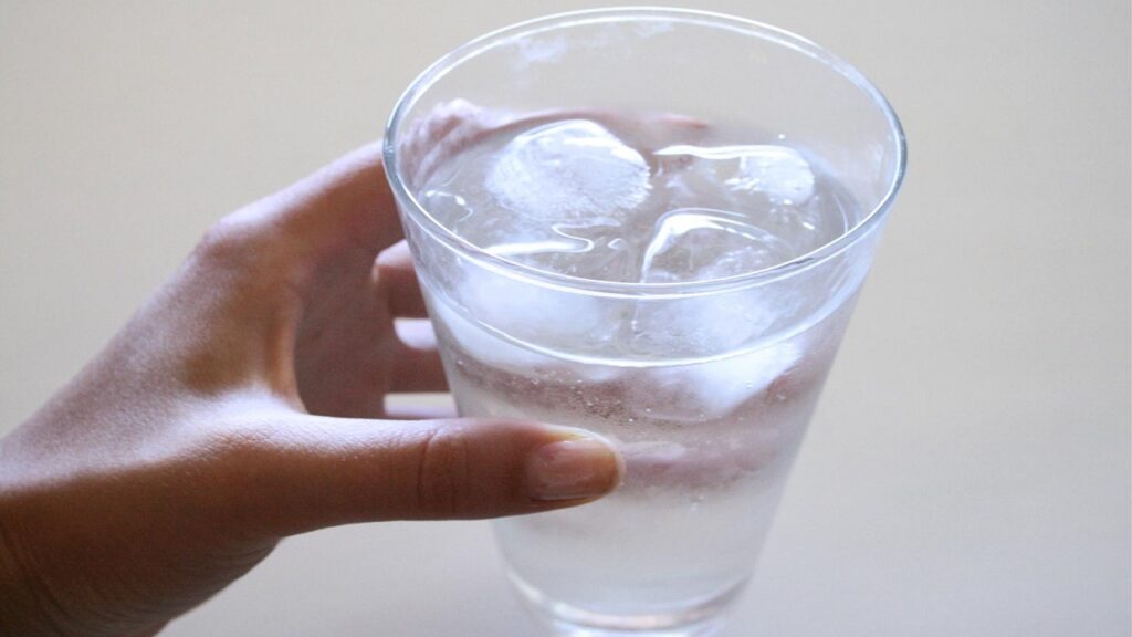 نوشیدن آب سرد در رژیم لاغری با آب