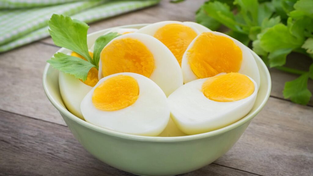 منابع پروتئینی مثل تخم مرغ آب پز